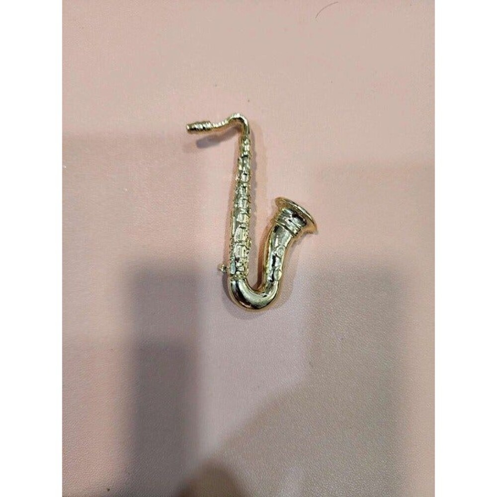 Vintage E Flat Saxophone Gold Tone Brooch 2.25 inch tall and 1 inch wide
